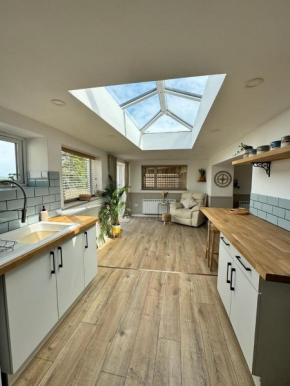 Kennel House with Hill Views